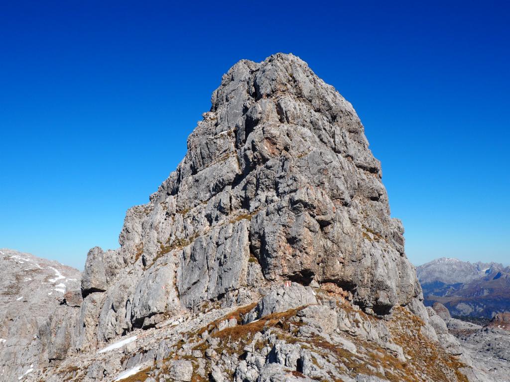 Blick zurück zur letzten Felszacke zwischen Ahlhorn und MItterhorn, die überwunden werden muss.