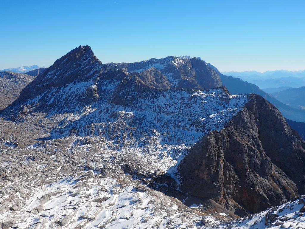 Schönfeldspitze und Selbhorn vom Mitterhorn, vorne unten das Riemannhaus