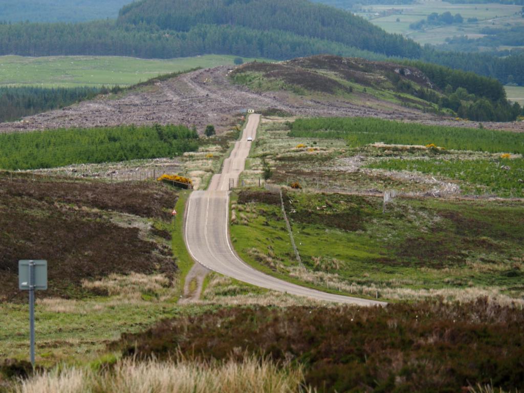 Straight-bumpy road to Gleann Nan Eun pass