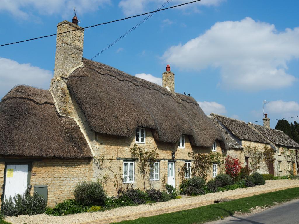 Houses in Minster Lovell