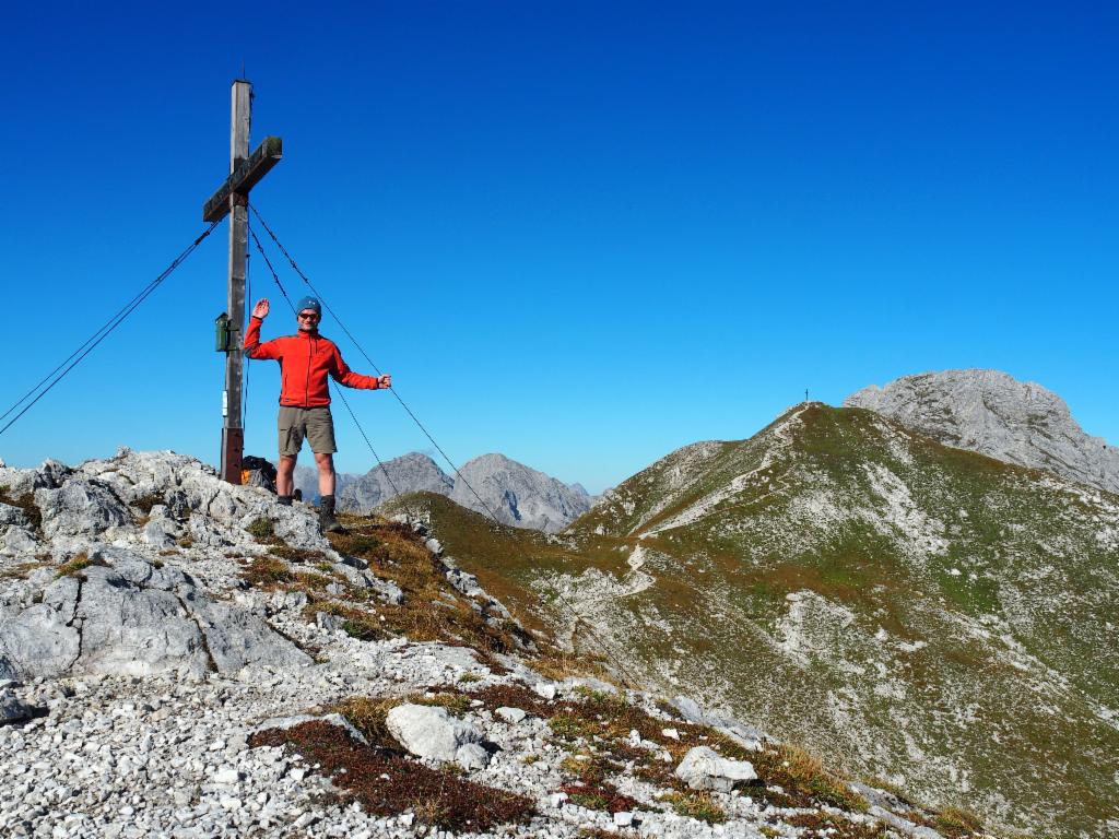 Auf dem Mittagskogel: Natterriegel und Hexenturm im Hintergrund rechts