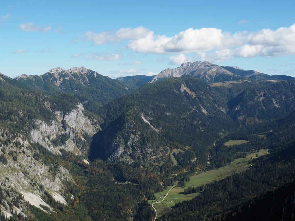 Blick vom Hechlstein zur Gnanitzalm, Hirscheck und Hochmölbing