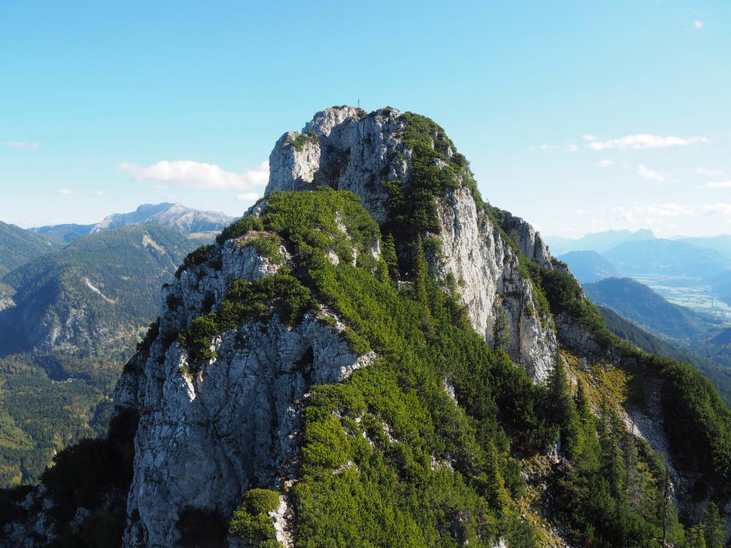 Gipfelkreuz des Hechlstein in Sicht: noch zwei Scharten dazwischen