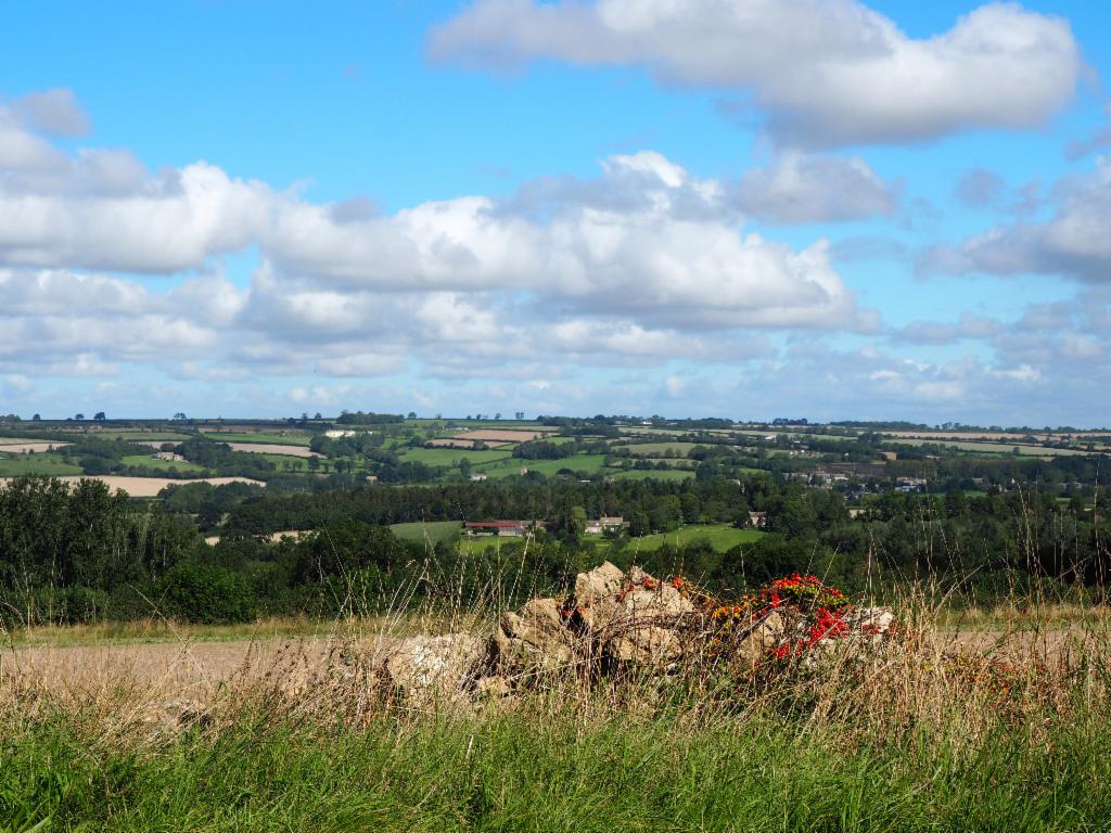 View towards Salford, west of Chipping Norton