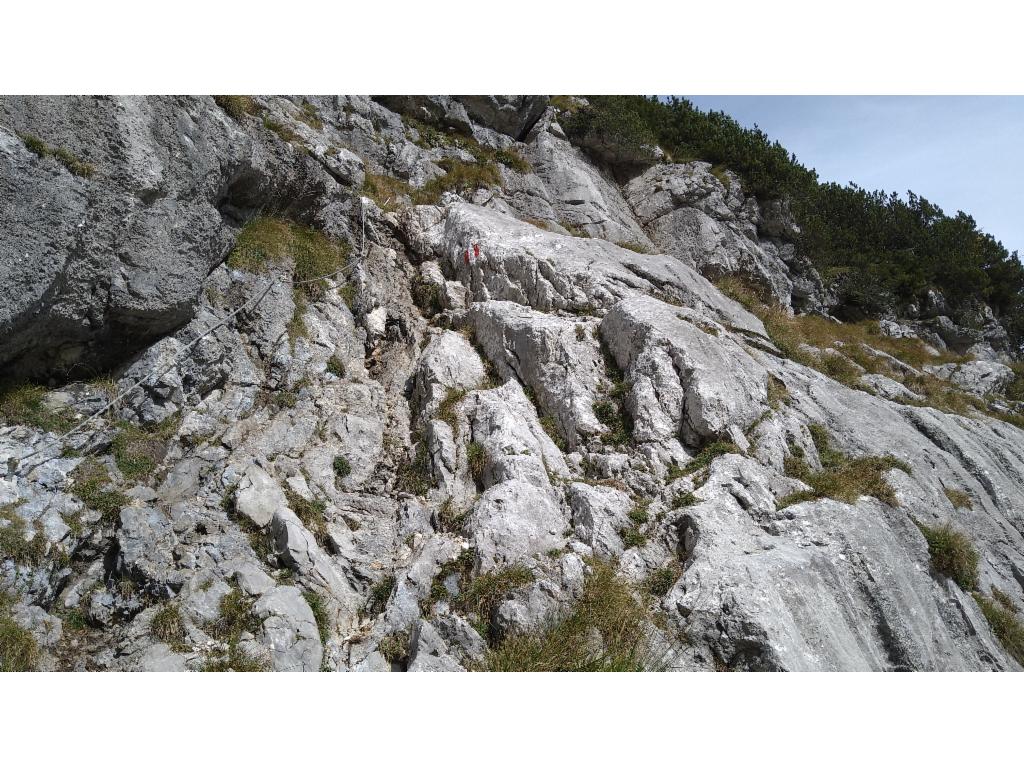 Drahtseilgesicherte Kletterstellen im Abstieg aus dem Kasten