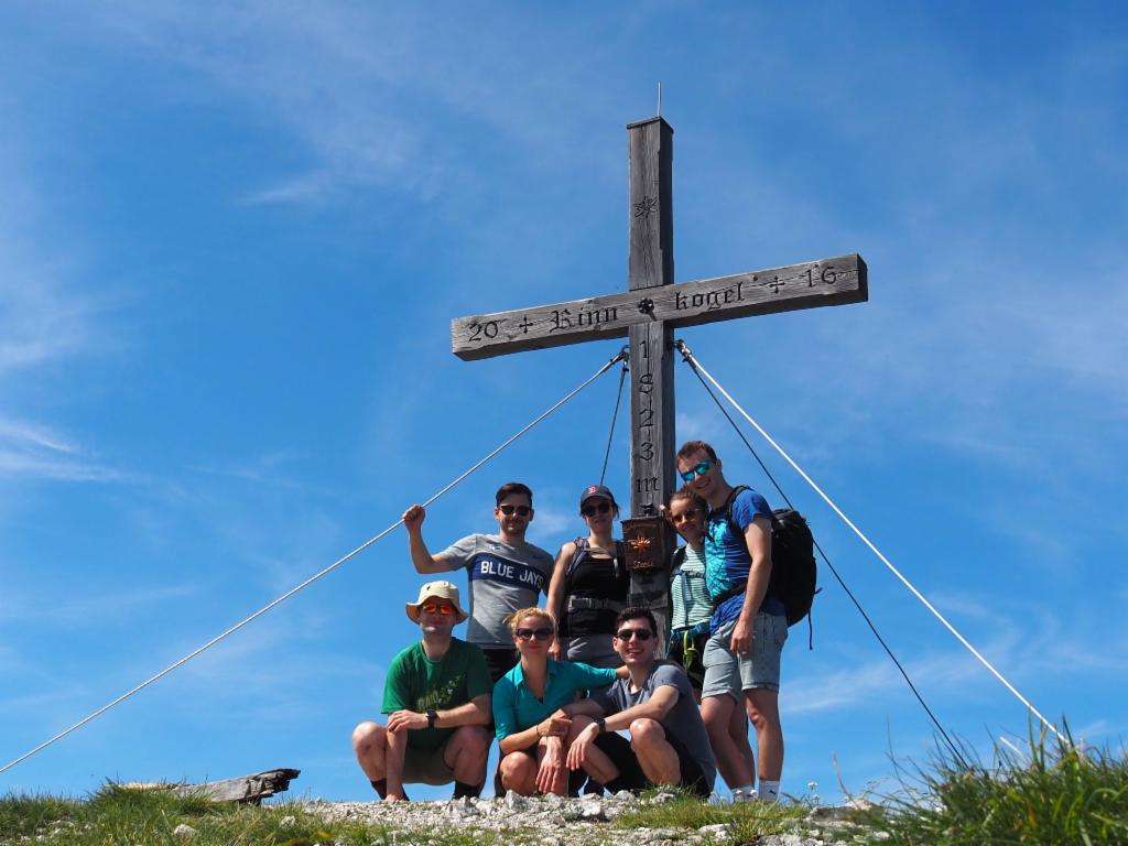 Wandergruppe auf dem Gipfel