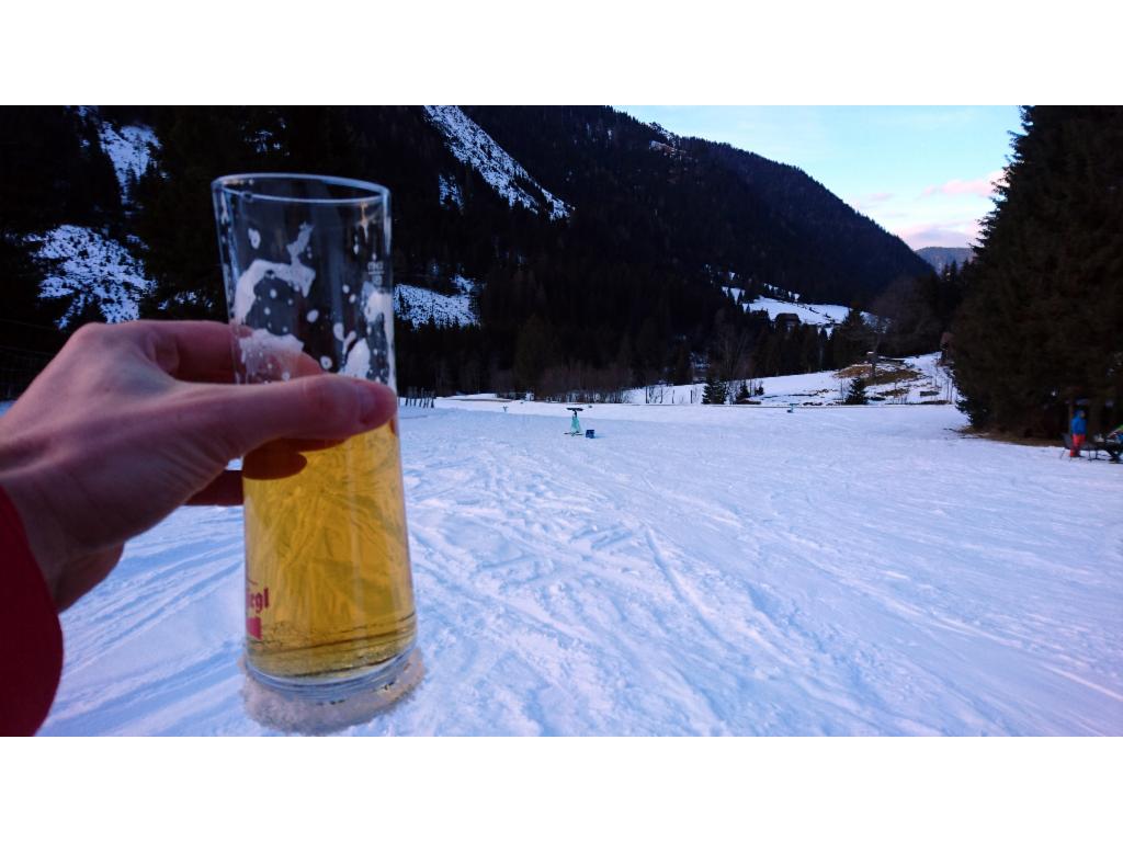 Social Distancing beim Apres-Ski