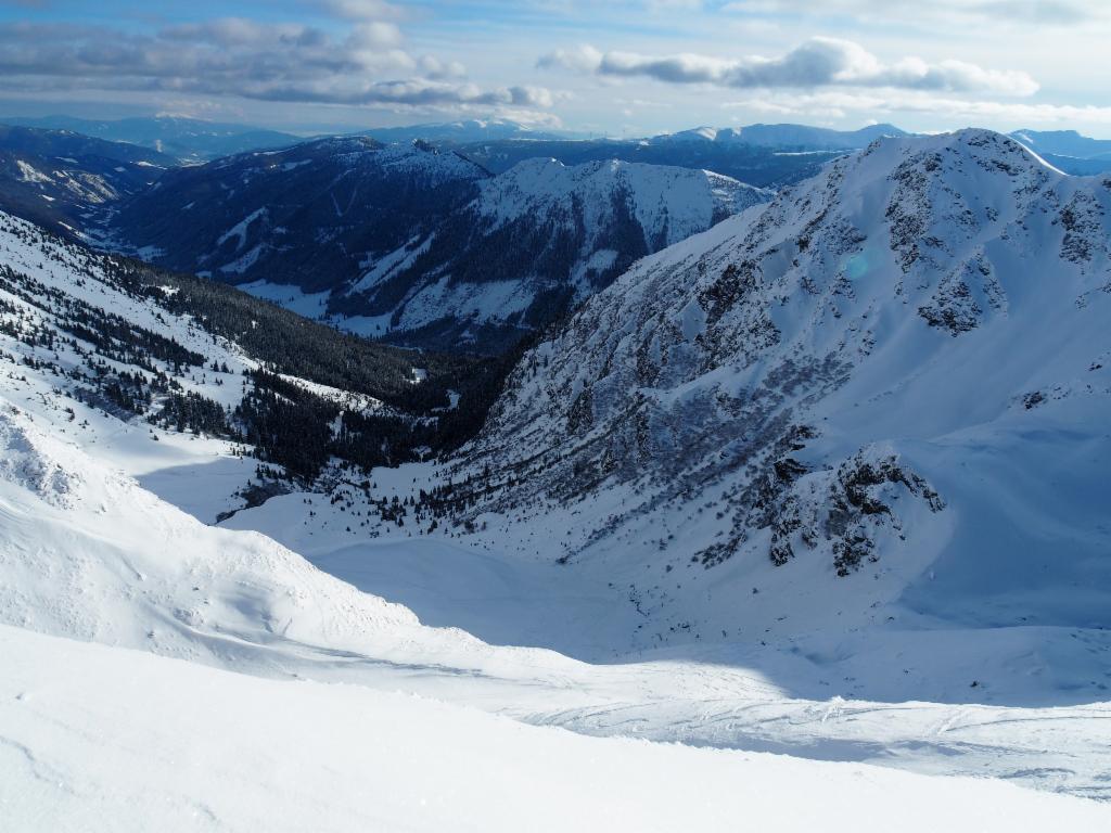 Blick zurück ins Kar in Richtung Falbalm