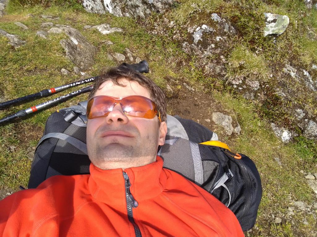 Afternoon nap at the shores of Llyn Llydaw