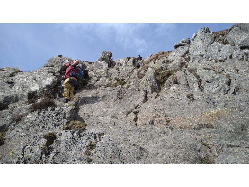 Climbing down to the ridge to Pen Yr Helgi Du
