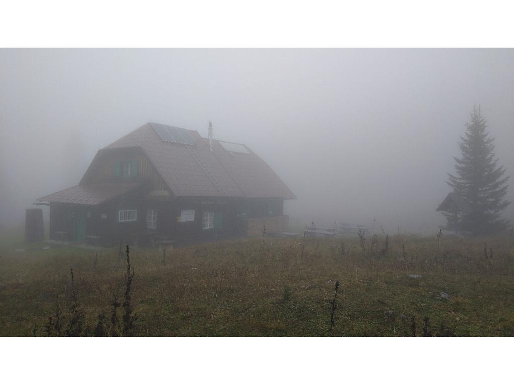 Gloggnitzer Hütte im Nebel