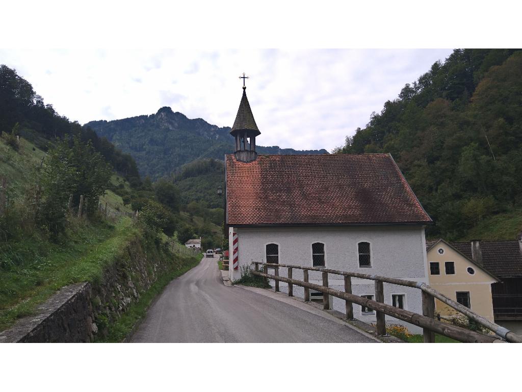 Trattenbach mit Schoberstein im Hintergrund