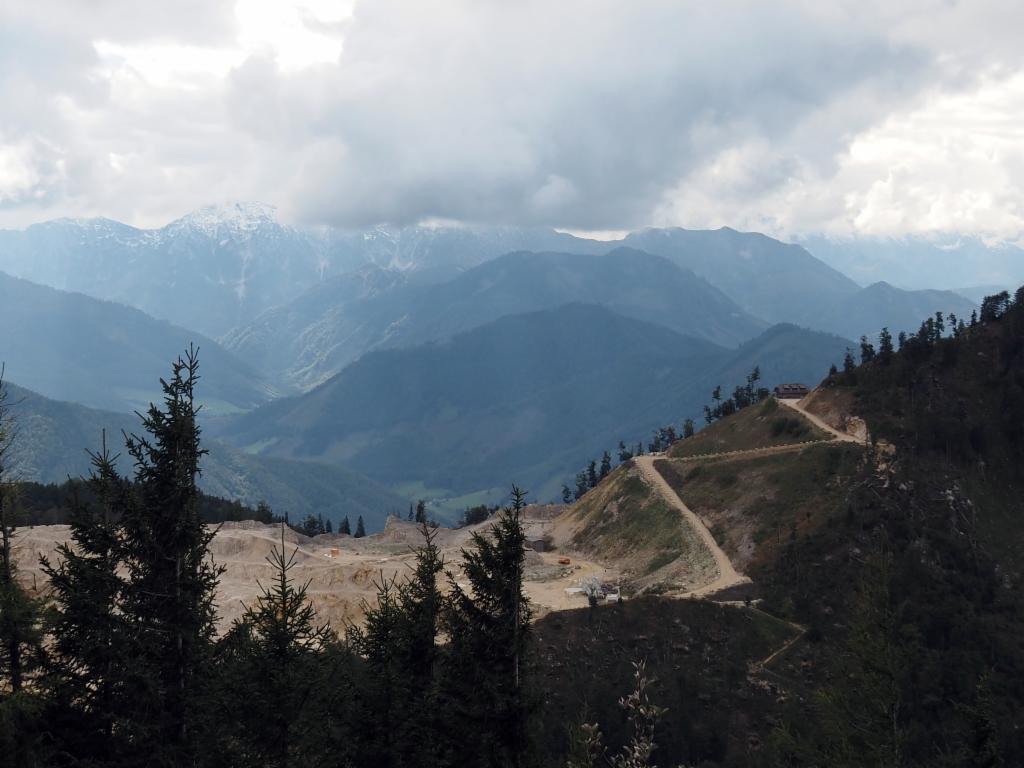 Blick vom Hochbuchberg auf den Pfaffenboden Steinbruch