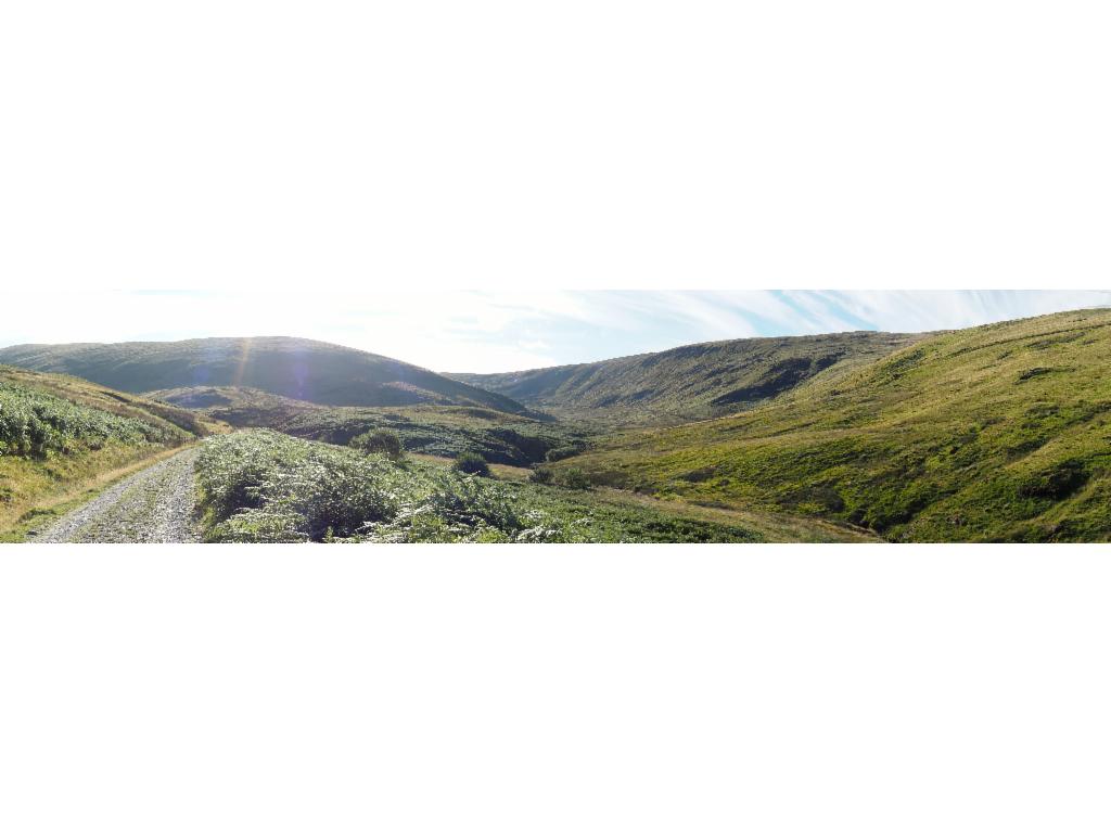 Panorama of the valley towards Tarrenhendre