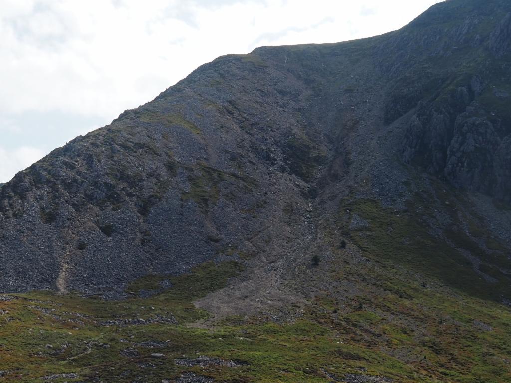 Path down to Llyn y Gader