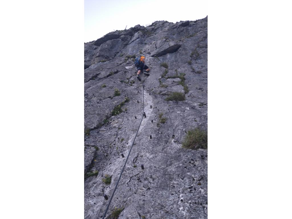 Klettersteiggeher im Schokoladenüberhang