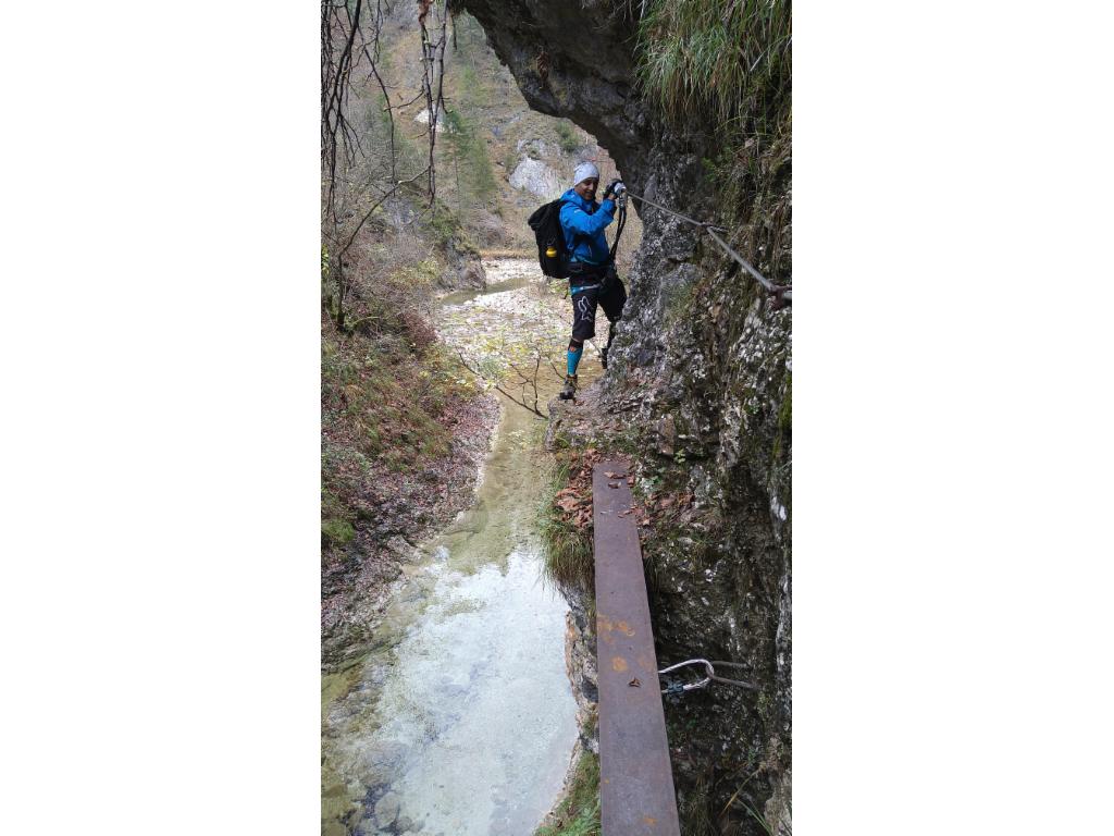 Überhang und Mini-Brücke