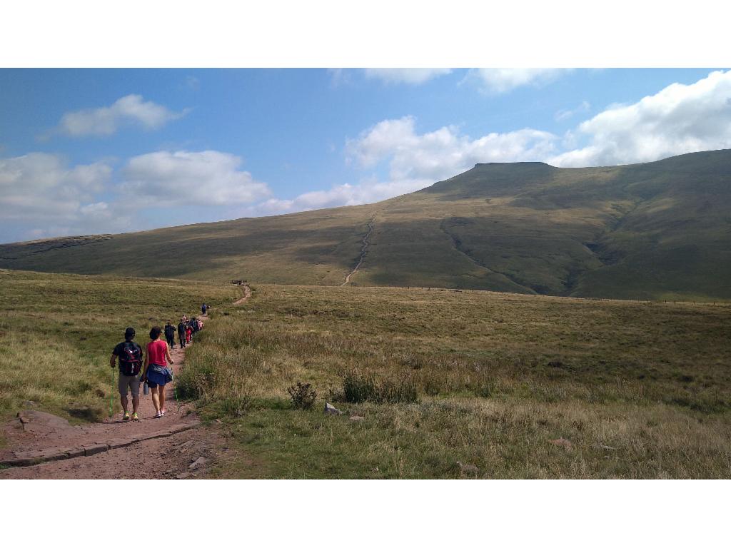 BreconBeacons CornDu Ascent02