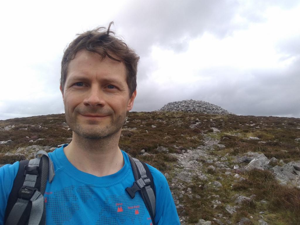 Approaching Tair Carn Isaf