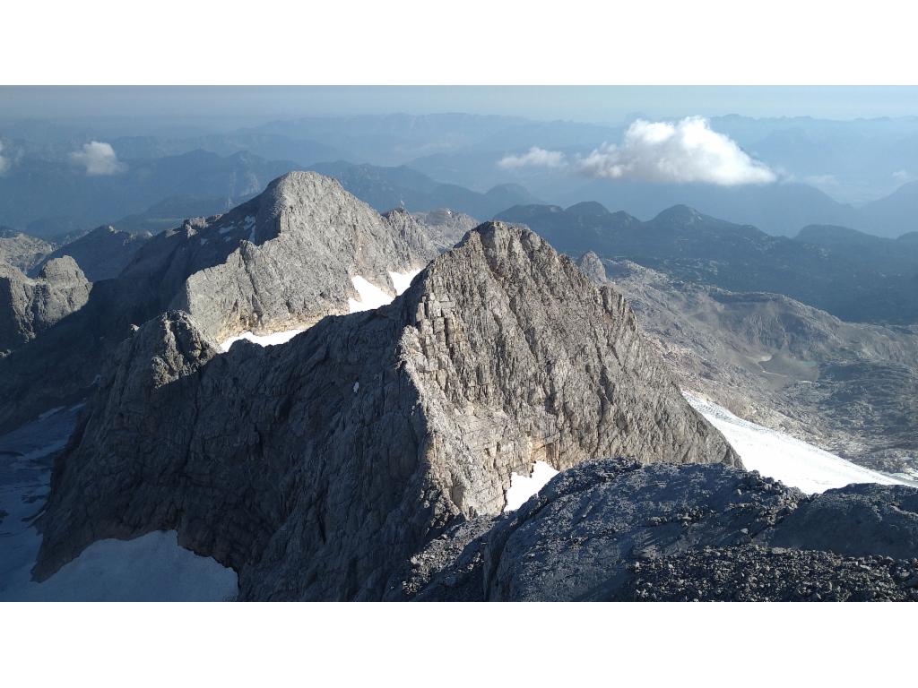 Hohes Kreuz und Niederer Dachstein vom Gipfel