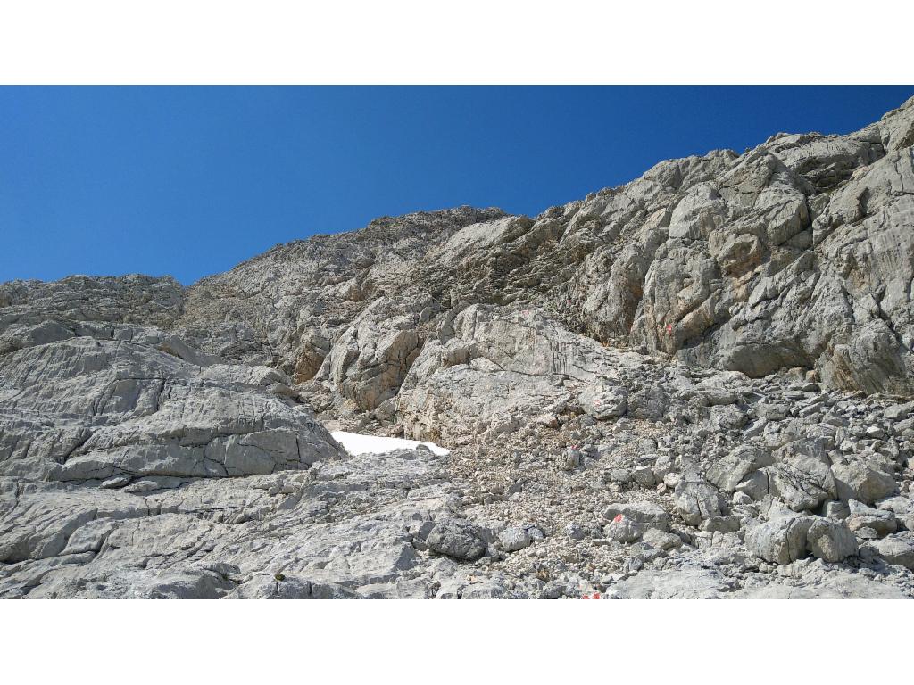 Abstieg vom Hohen Trog auf schmaler Rampe