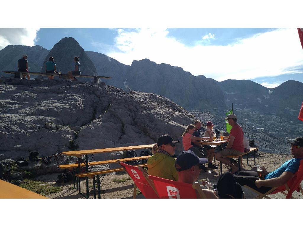 Auf der Terrasse der Simonyhütte