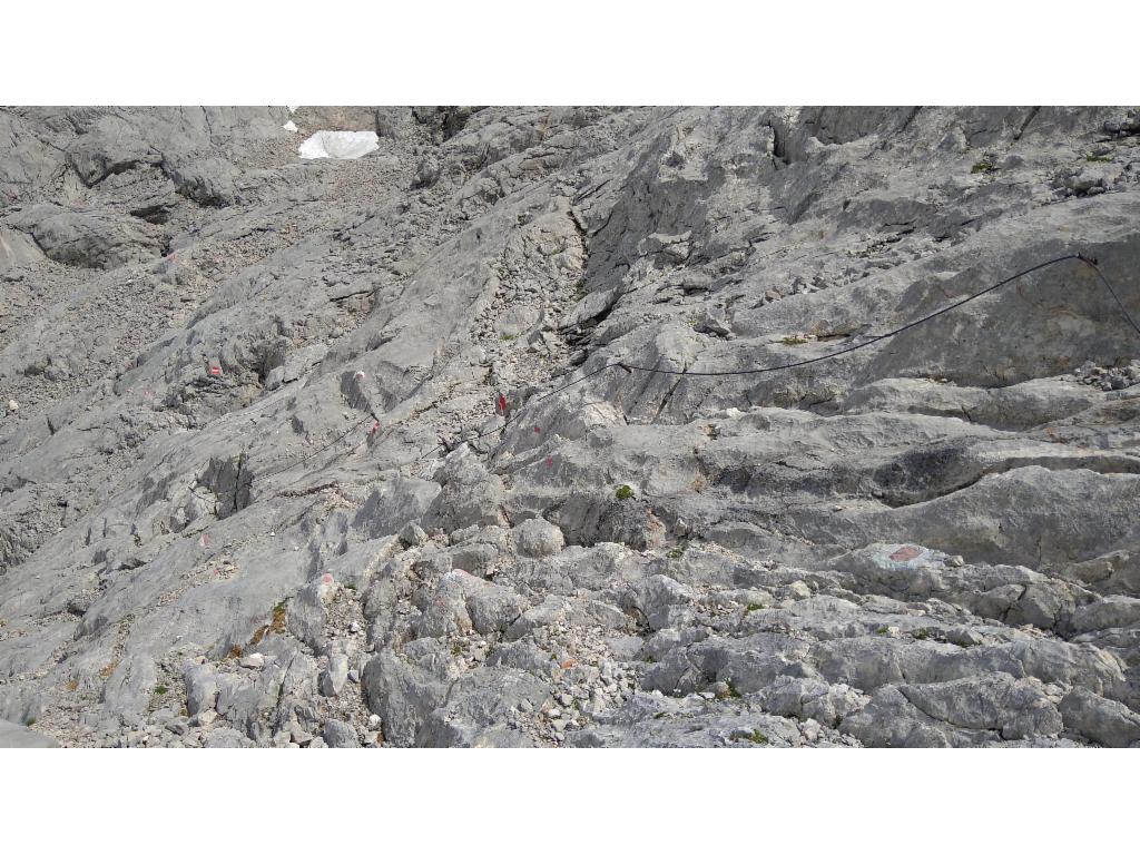 Absteigende Plattenquerungen am Talschluss des Weittals