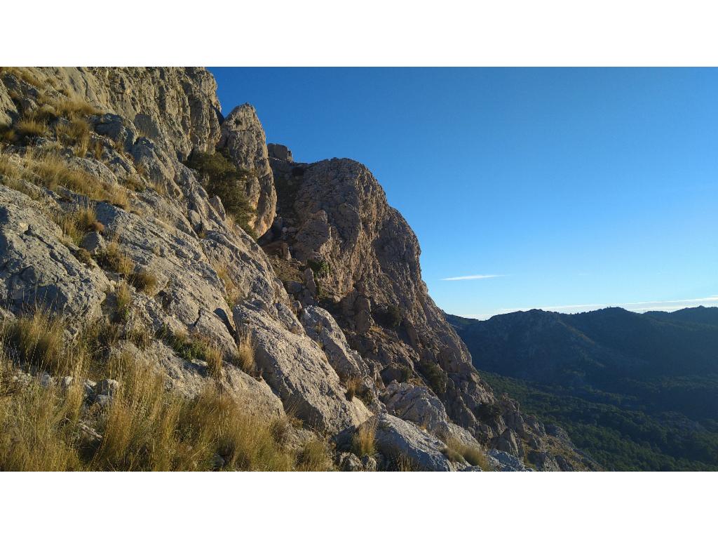 Blick zur felsigen Aufstiegsschlucht