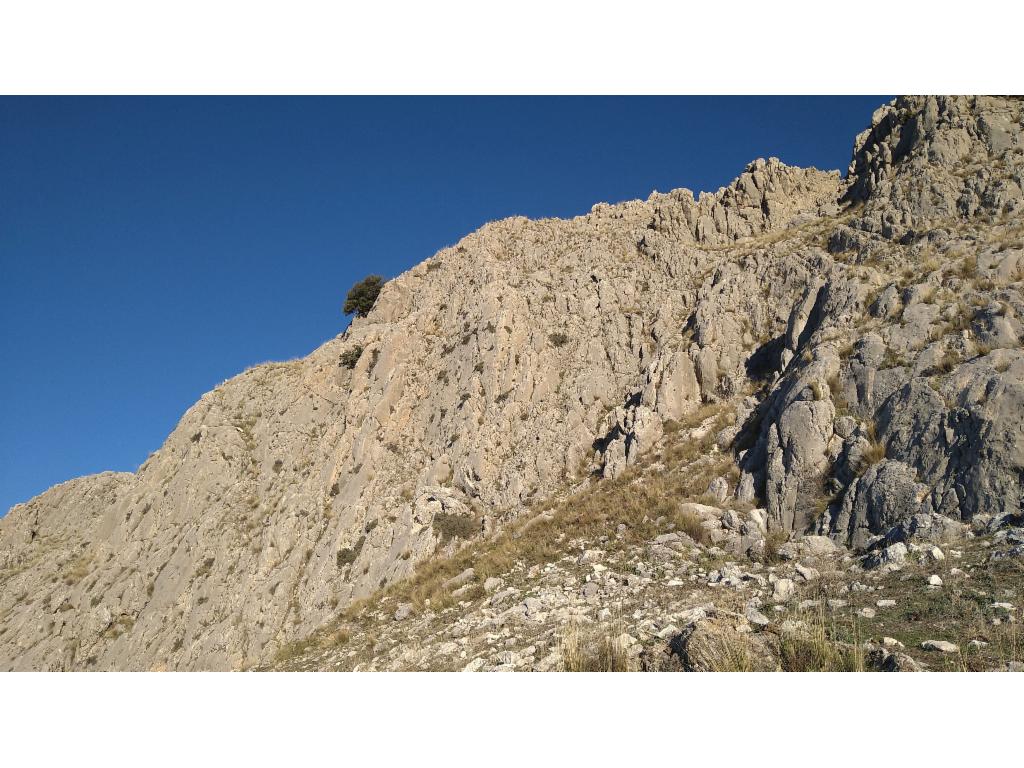 Die imposante Südwand des Peñón de la Mata