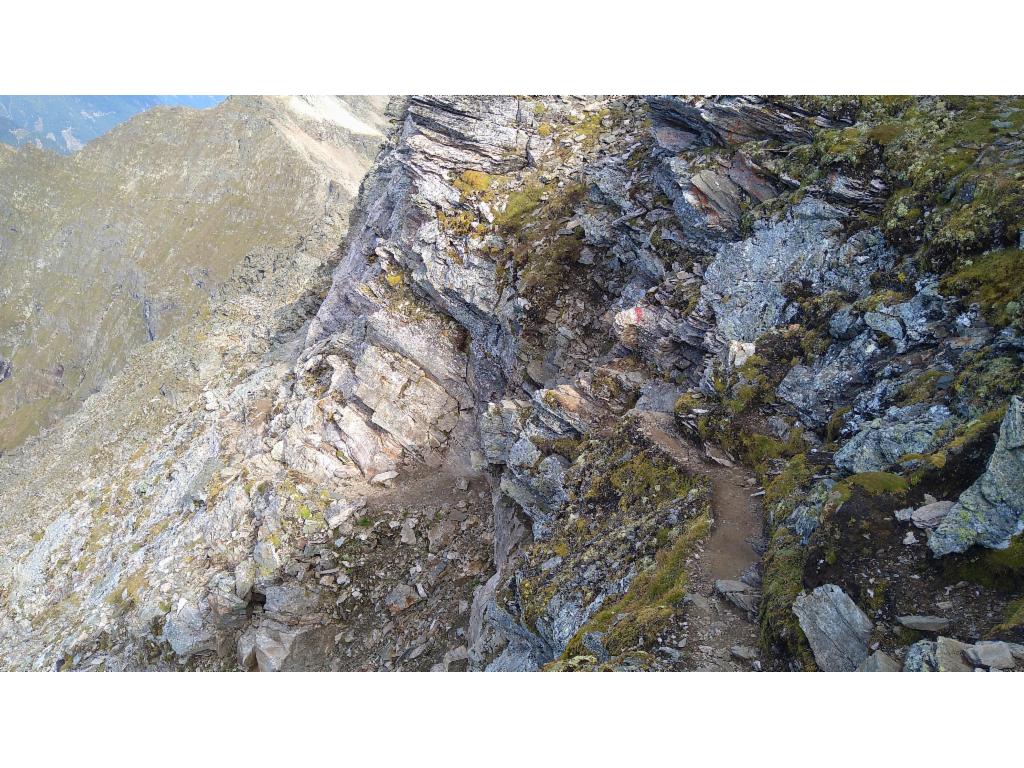 Der Normalweg quert die Westflanke.