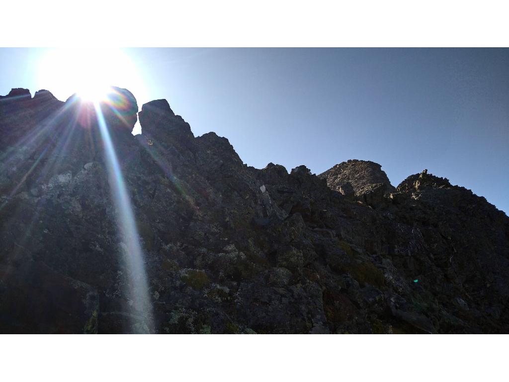 Die Sonne blinzelt herüber.