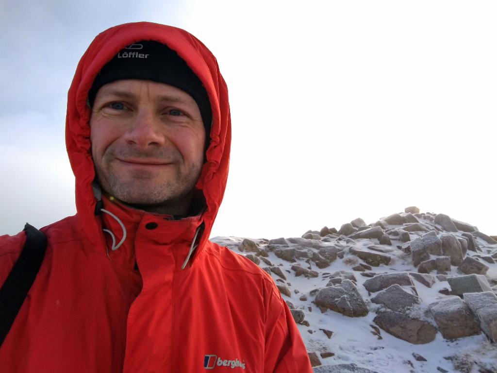 On C&agrave;rn M&ograve;r Dearg