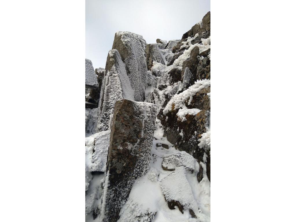 A last bit of scrambling below the summit