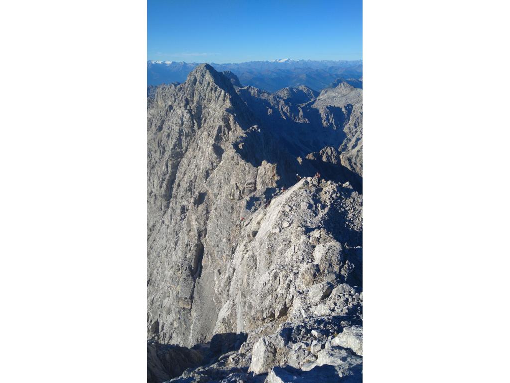 Die Schlüsselstelle geht über die Platte Ostwand-abwärts.