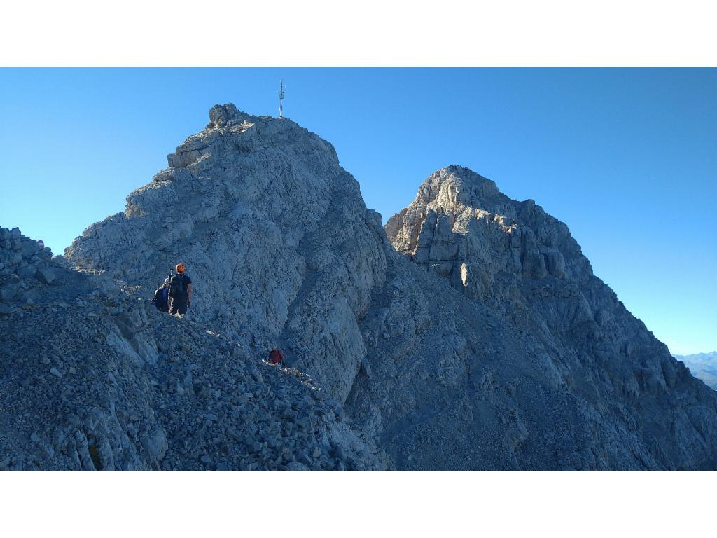 Schottrige Bänder auf der Westseite der Wetterstation