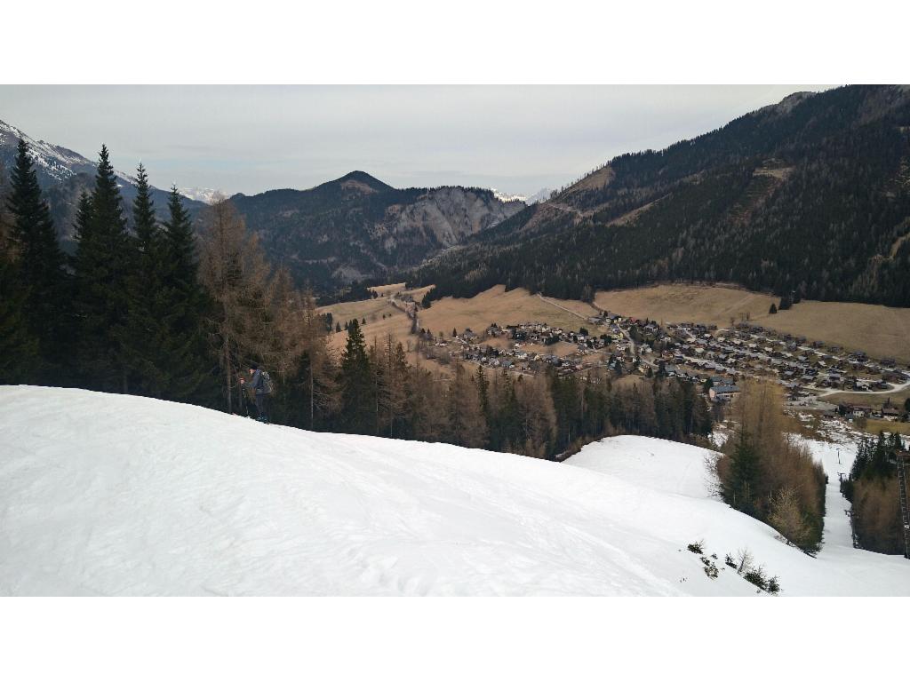 Die Sonnseite ist völlig schneefrei.