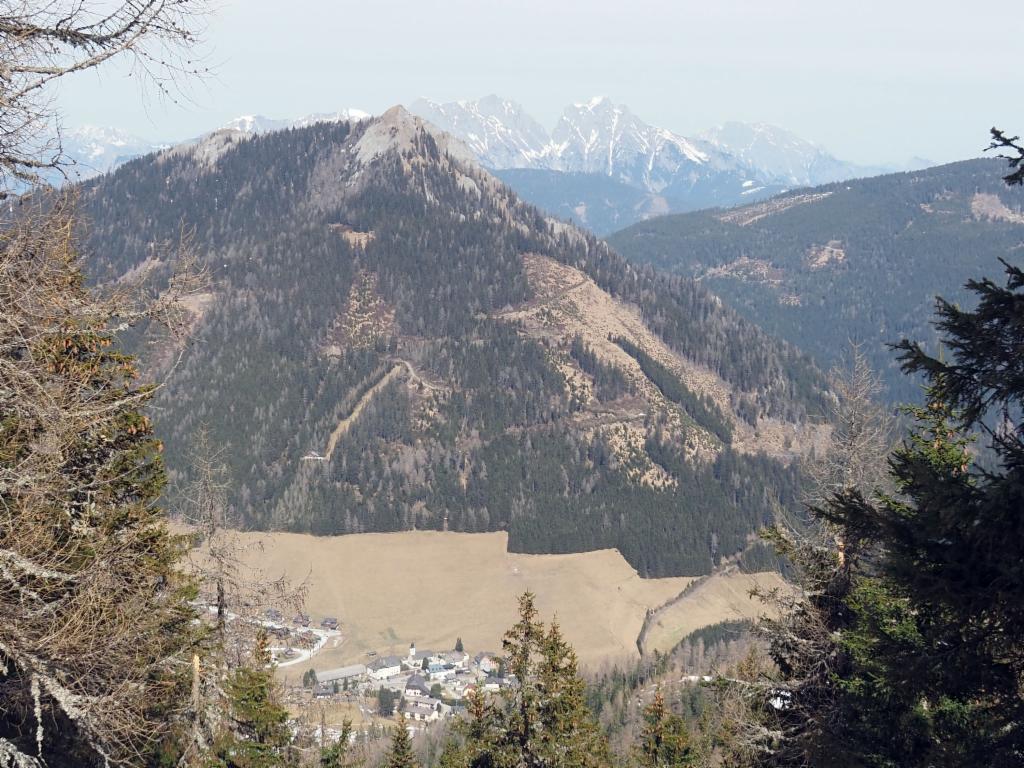 Triebenstein und Hohentauern vom "Gipfel", dahinter der Admonter Reichenstein