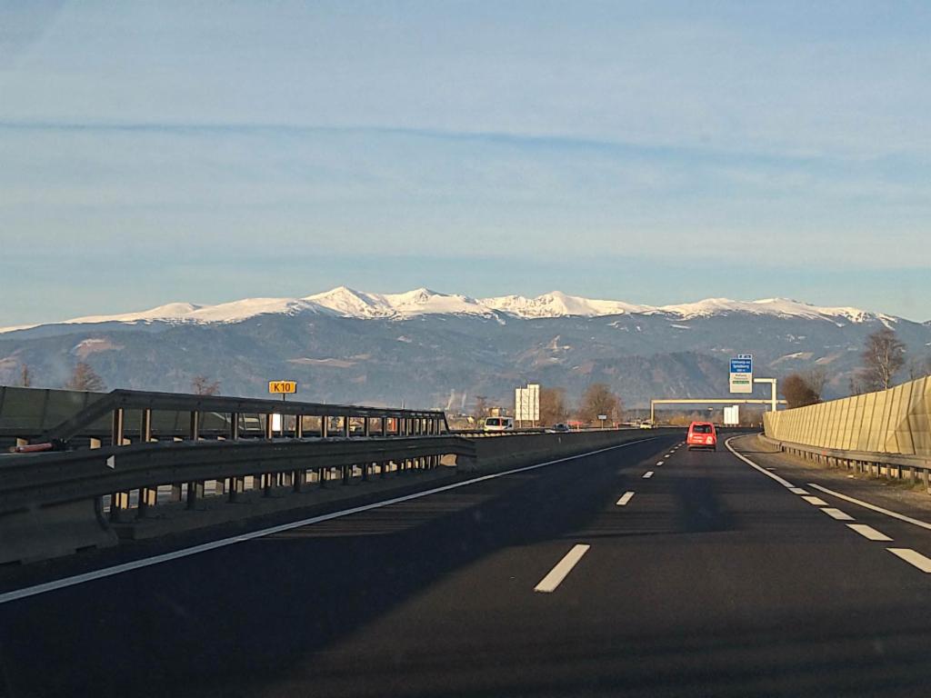 Weiße Kette der Seetaler Alpen von Osten von der S36